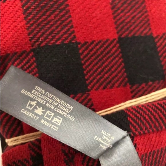 ROOTS Buffalo Plaid Checkered Red Black Cloth Napkins, Set of 4 - NEW WITH TAGS - Picture 3 of 6